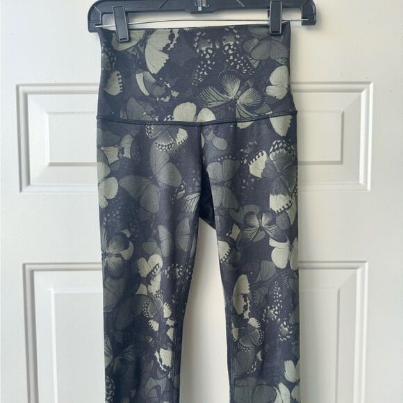 Lululemon Wunder Under Pant *Full-On Luon
Biggie So Fly Butterfly Size 4 - Picture 7 of 11